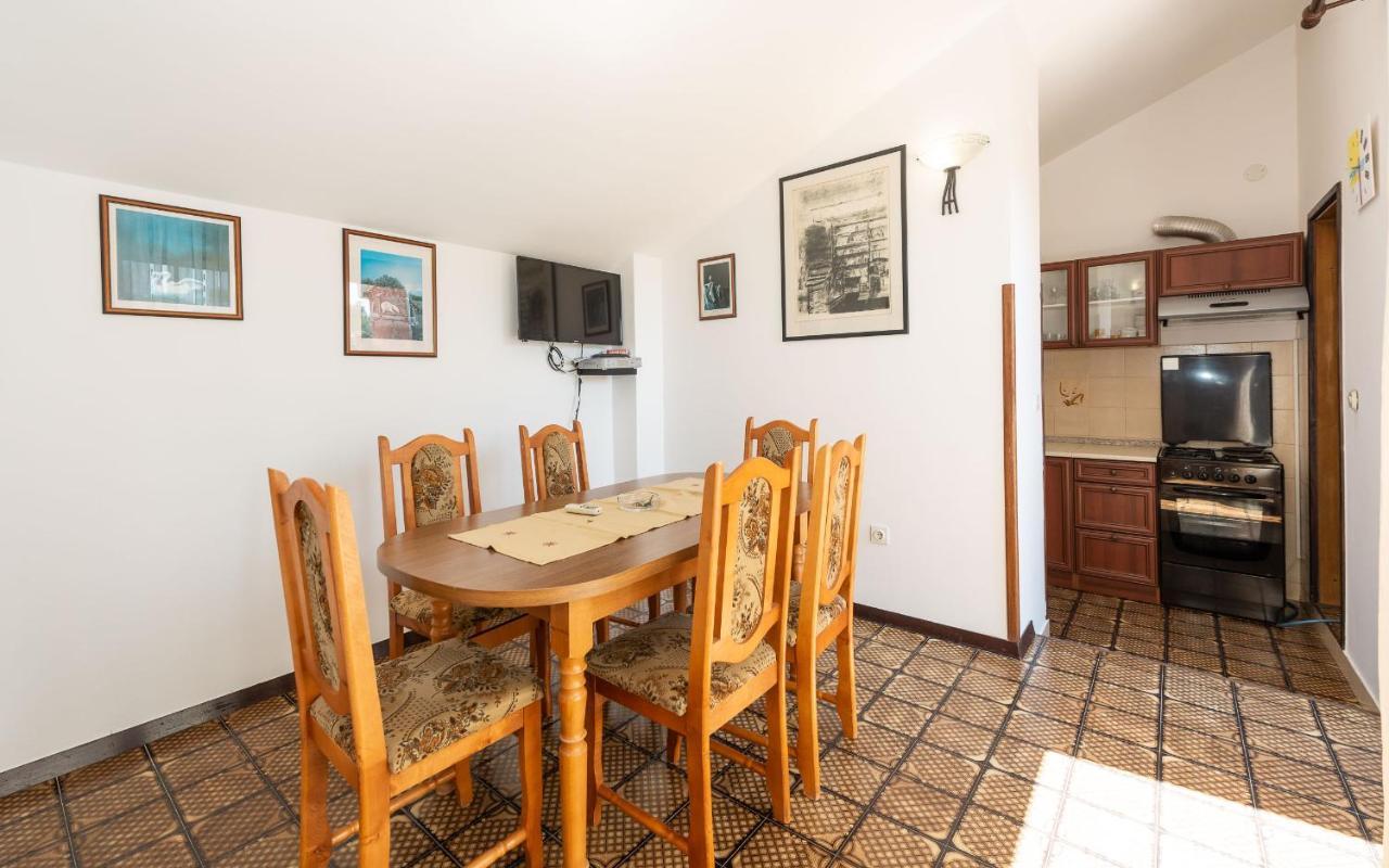 Apartment House Mitic