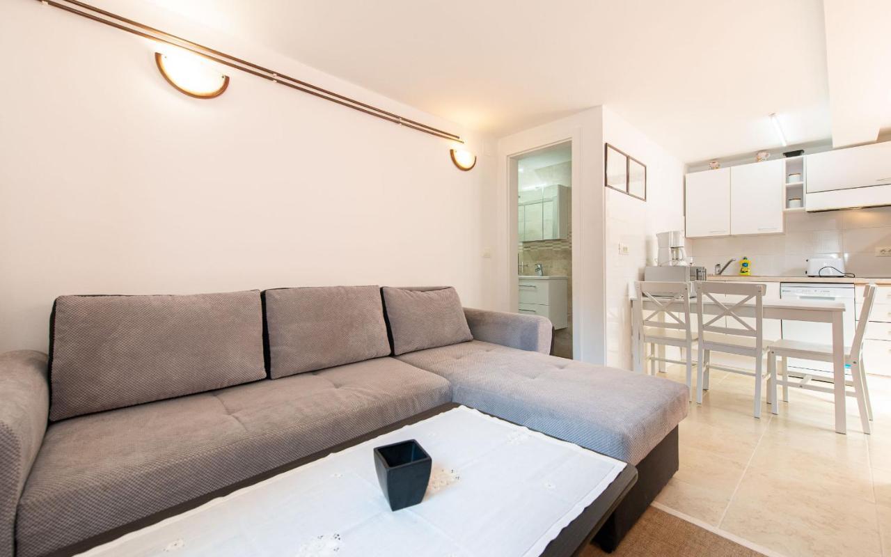 Apartment House Mitic