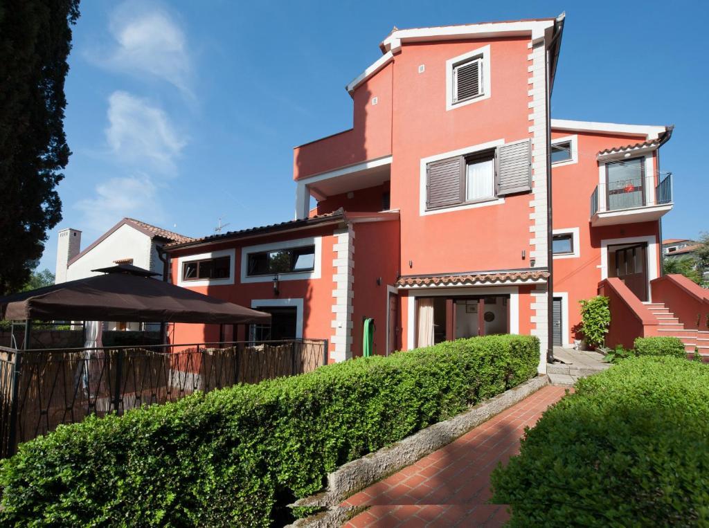 Apartment House Mitic